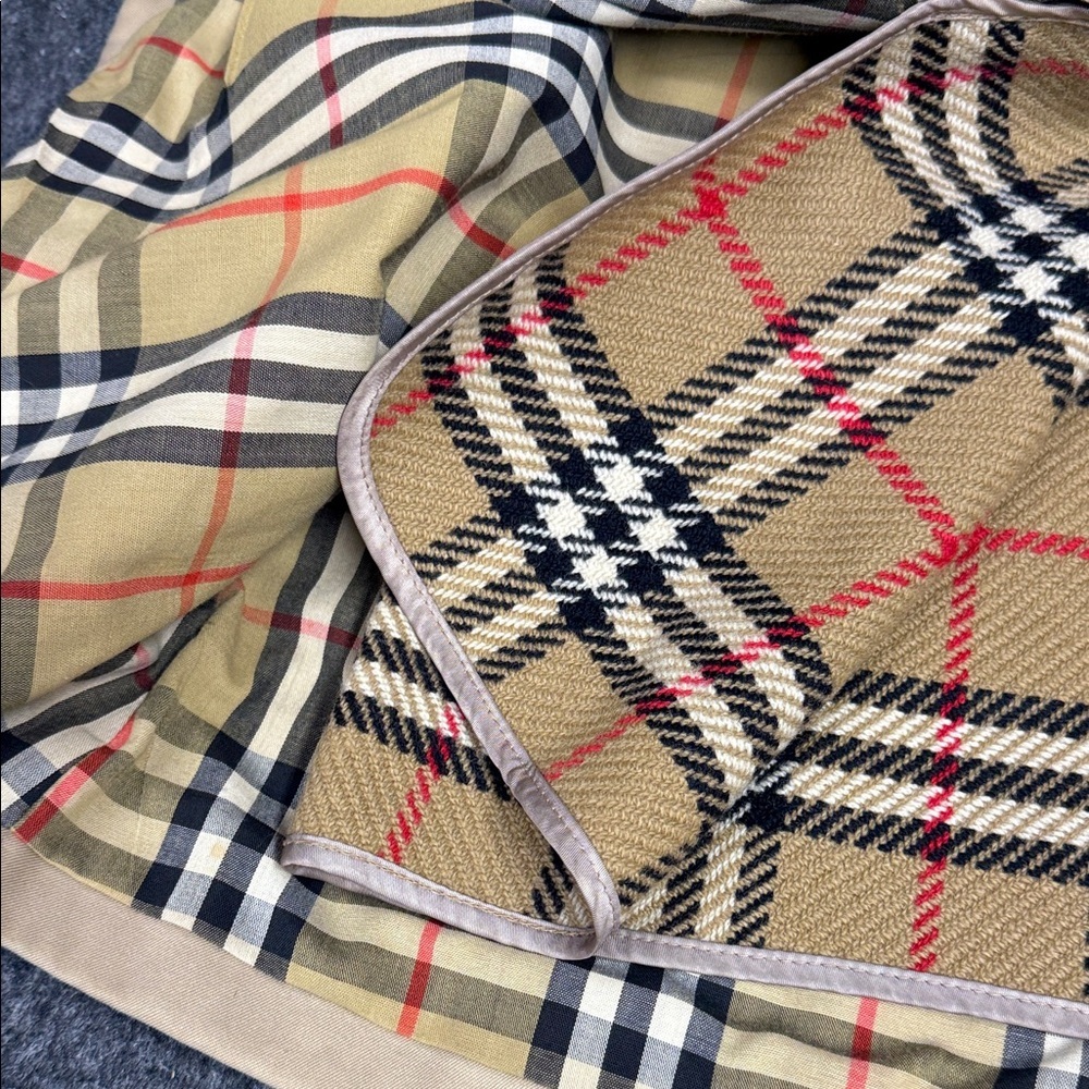 VINTAGE Burberry Beige Trench Coat for Women 10 Long - Picture 6 of 16